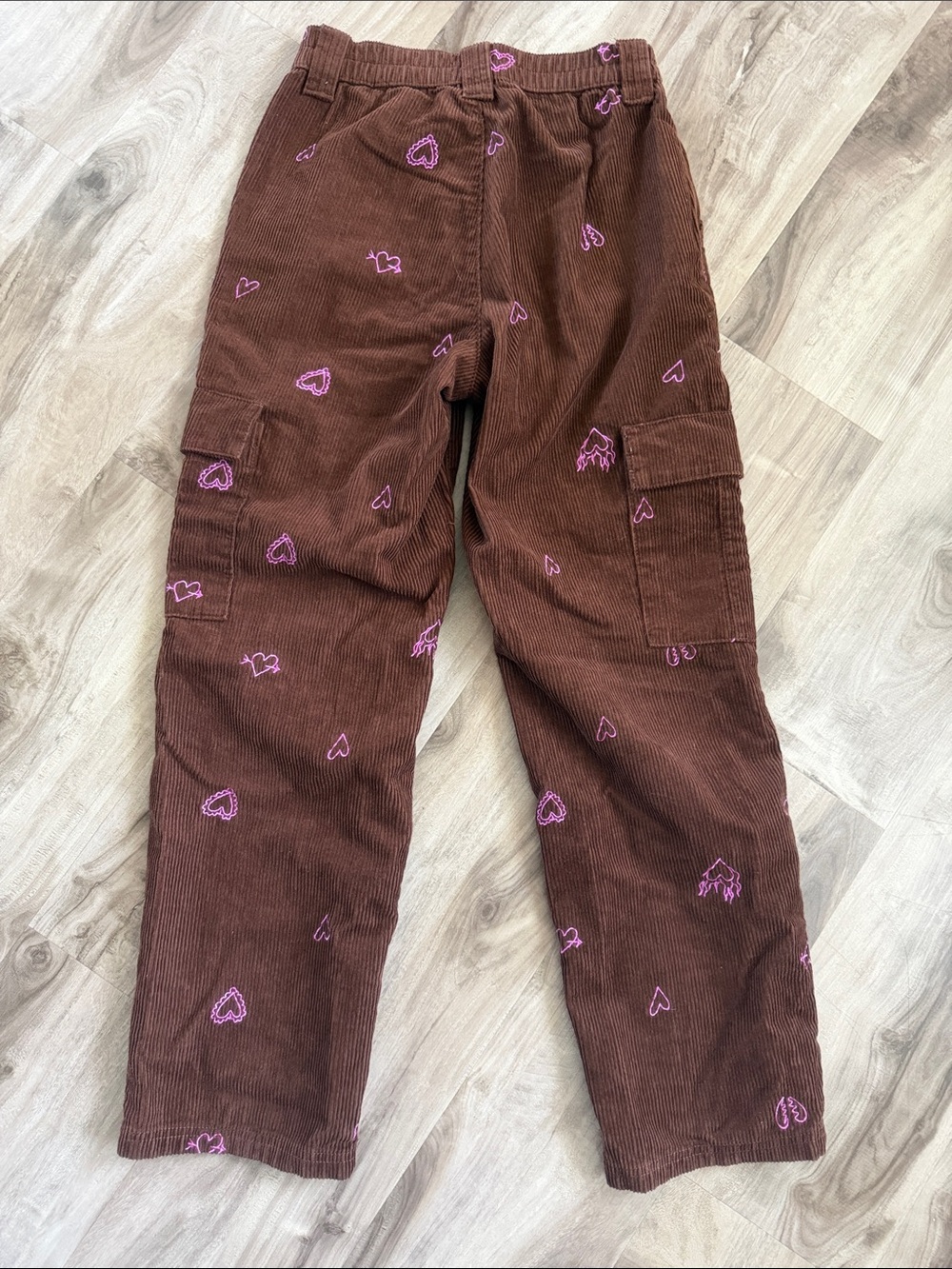 NWOT PacSun Brown Corduroy Cargo Pants with Pink Heart Embroidery XS - Picture 4 of 4